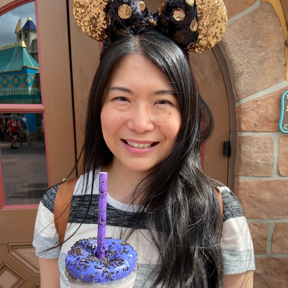 Meet your Posher, Adrienne - Picture 2 of 4